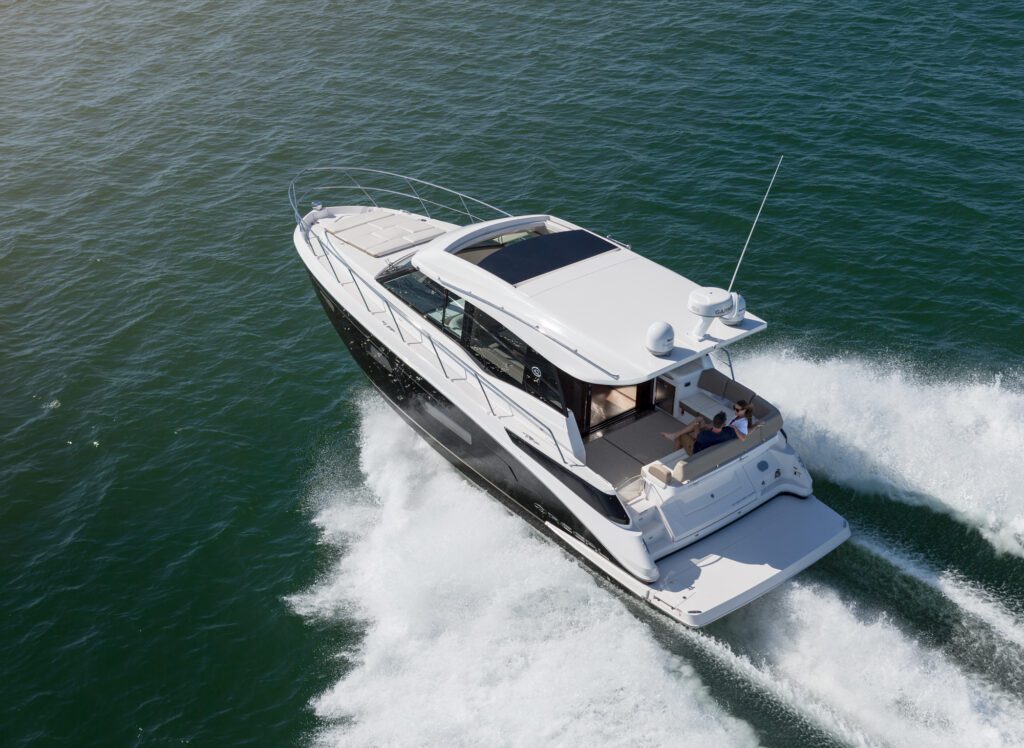 42 Grande Coupe - Regal Boats Overview